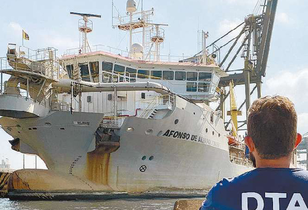 Porto retoma dragagem do canal
