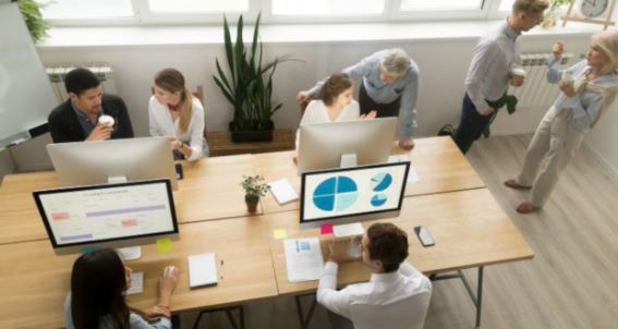 Parte dos trabalhadores nos EUA relutam em voltar aos escritórios