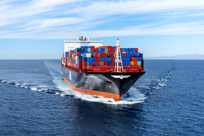 Na pandemia, transporte de carga pelo ar encolheu, mas avançou pelo mar