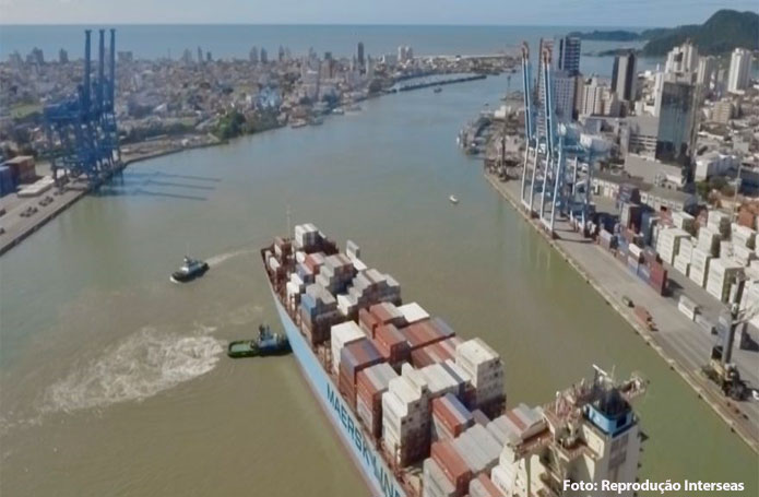 Complexo portuário de Itajaí e Navegantes, segundo maior do país, atrás apenas do Porto de Santos