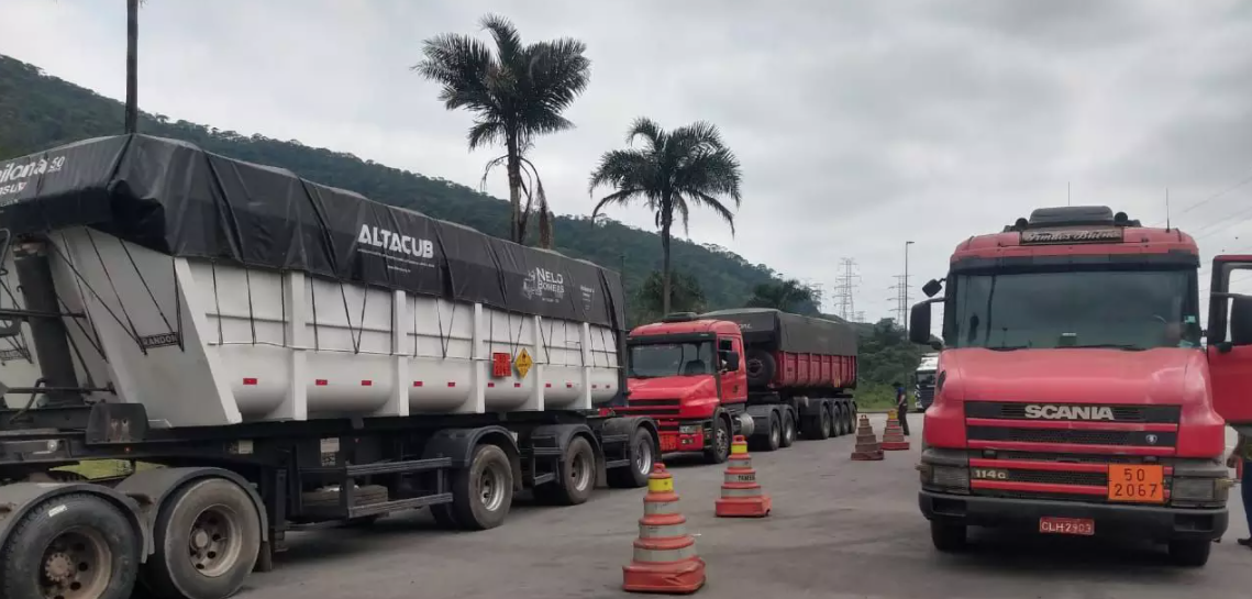Operação Relíqua retém 12 caminhões