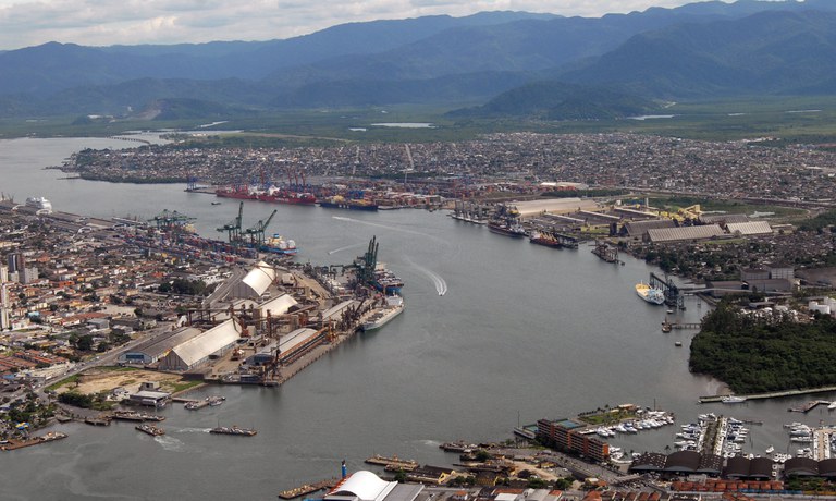 Porto de Santos supera a marca de 110,1 milhões de toneladas movimentadas no ano