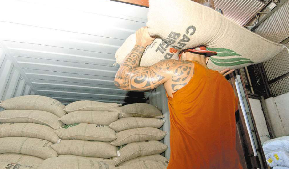Santos exporta 20,8 mi de sacas de café