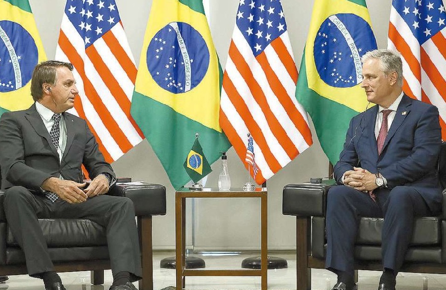EUA prometem financiar 5G no Brasil contra chineses