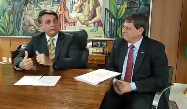 O presidente Jair Bolsonaro sancionou na tarde desta terça (13) o novo Código de Trânsito Brasileiro (CTB)