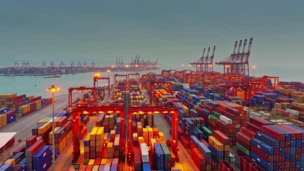 Comércio global cai em todo o mundo, exceto na China