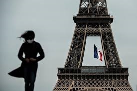 França decreta novo lockdown e proíbe viagens entre regiões
