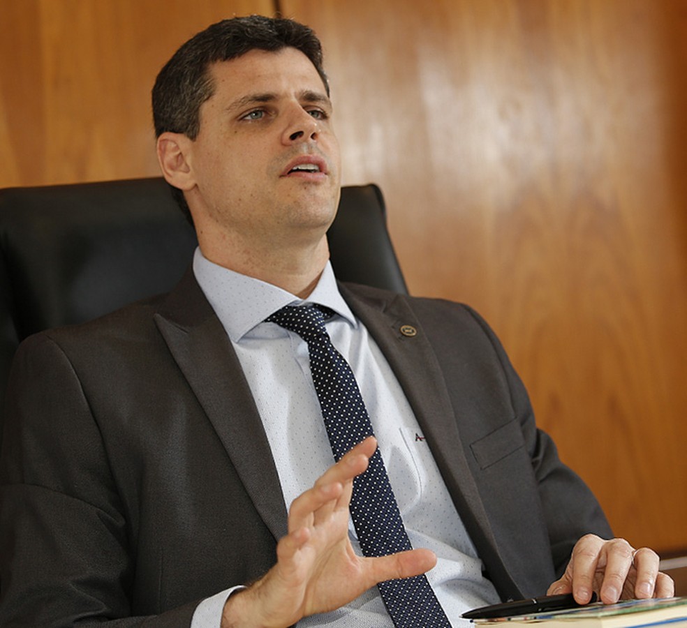 Governo quer dinheiro de fundos para ações de combate à pandemia