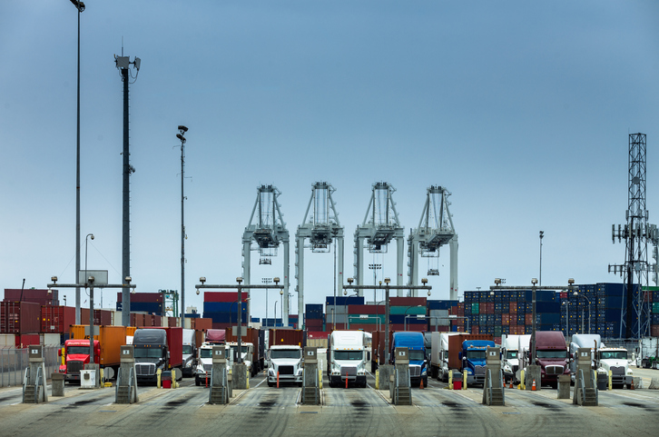 Porto de Long Beach bate recordes mensais e trimestrais
