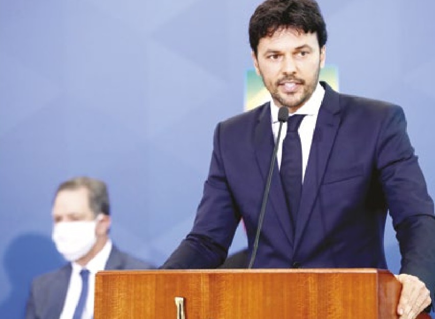Fábio Faria entrega projeto para privatização