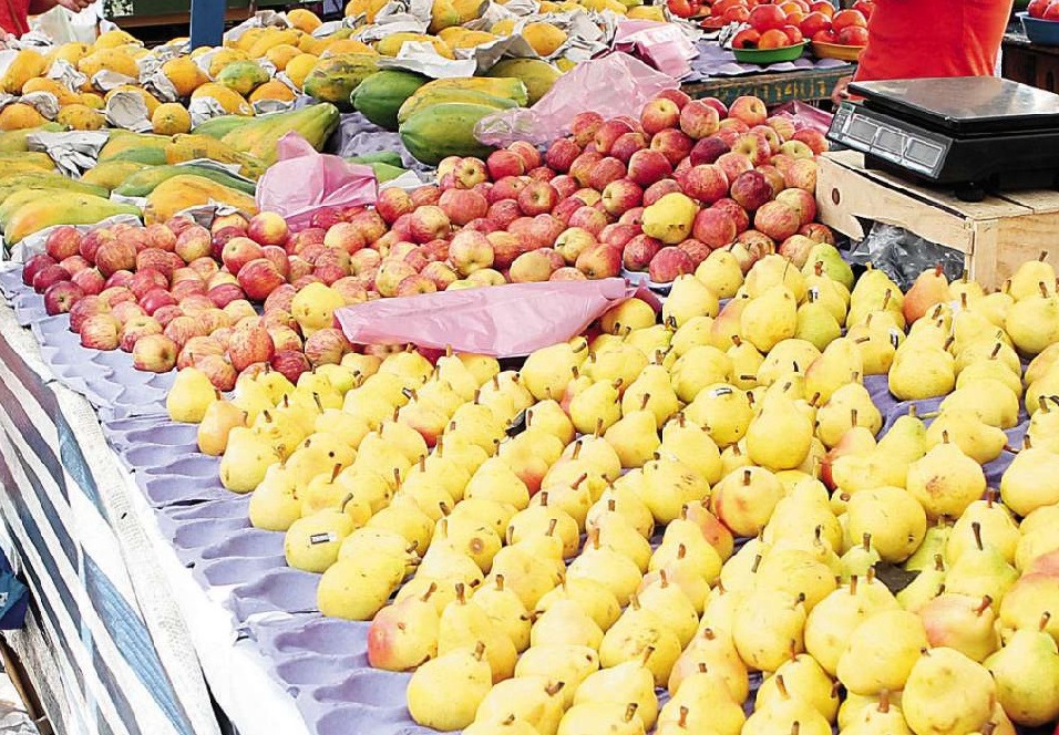 Seca e dólar encarecem verduras e legumes