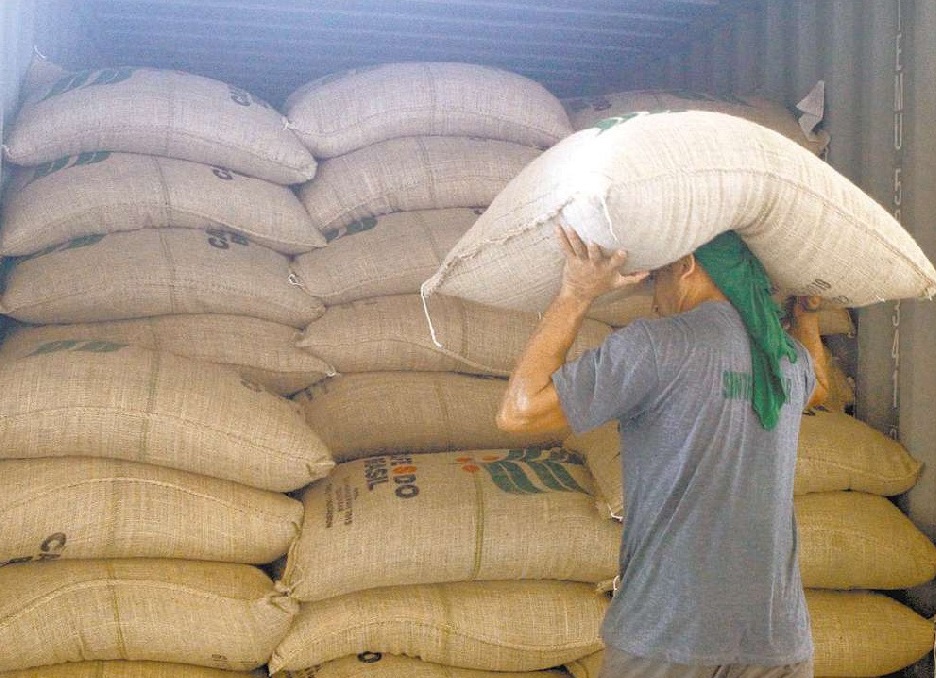 Exportações de café batem recorde. Santos lidera