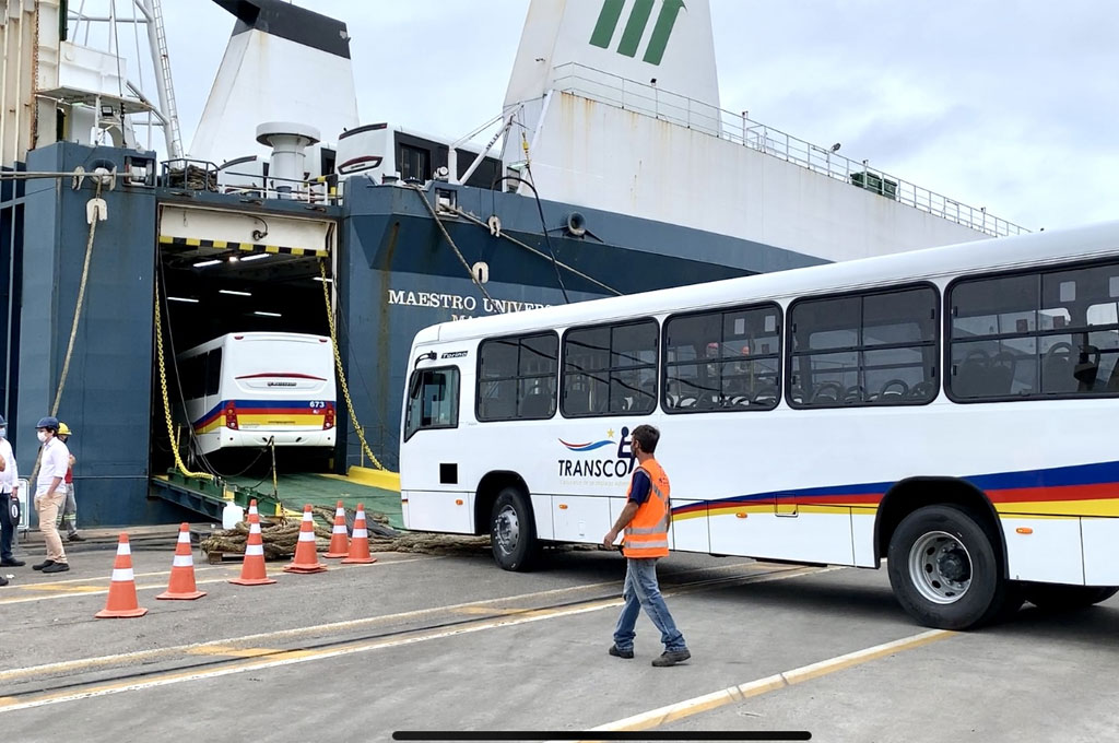Porto de Paranaguá faz o maior embarque de ônibus de sua história