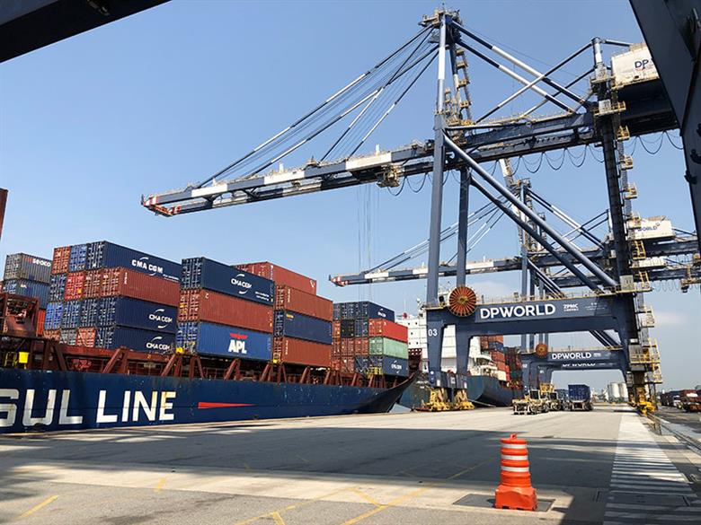 Que tal fazer estágio-relâmpago na DP World, uma das maiores empresas do Porto de Santos?