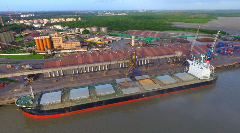 EMAP faz manutenção de berços no Porto do Itaqui
