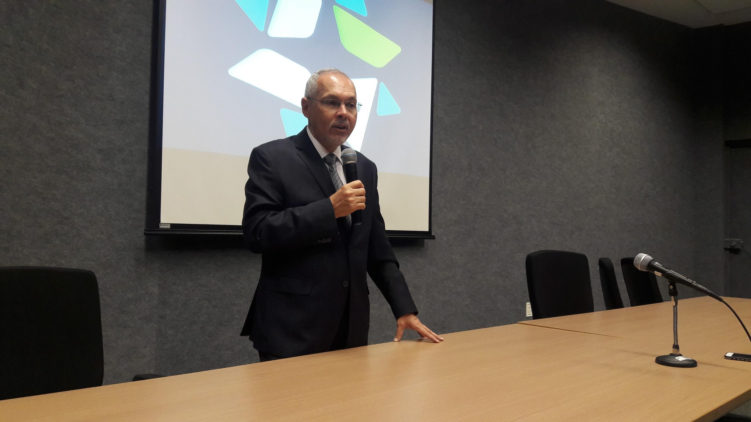 Presidente da Fenop propõe repensar continuidade da alfândega sob controle da RF