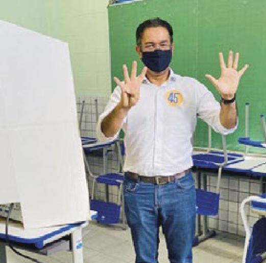 Ademário segue prefeito de Cubatão