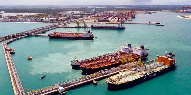 Porto de Suape chega aos 42 anos liderando a movimentação de cabotagem e granéis líquidos