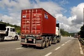 Reduz a demanda por frete rodoviário nos portos brasileiros