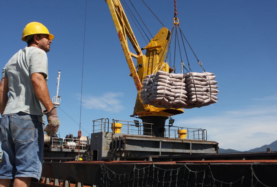 Brasil dobrou exportação de açúcar em outubro