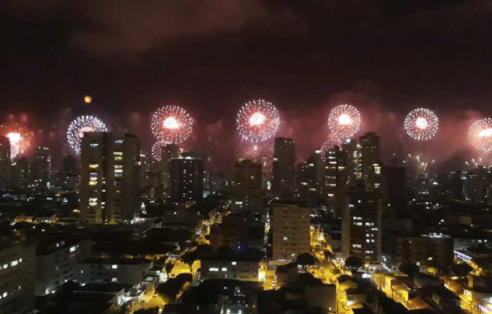 Santos suspende queima de fogos; demais cidades da BS ainda avaliam