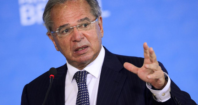 Vacinação em massa é capítulo mais importante da pandemia, diz Guedes