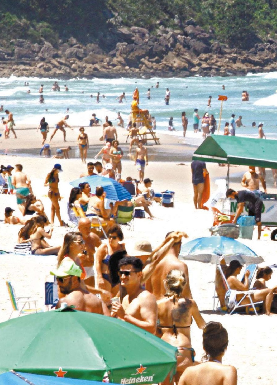Guarujá limita utilização das praias