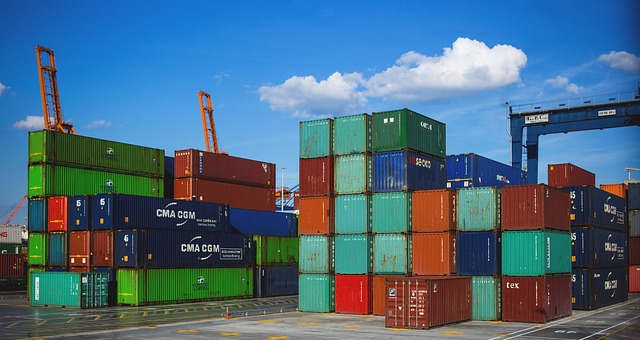 Gargalos globais atrasam transporte marítimo de contêineres