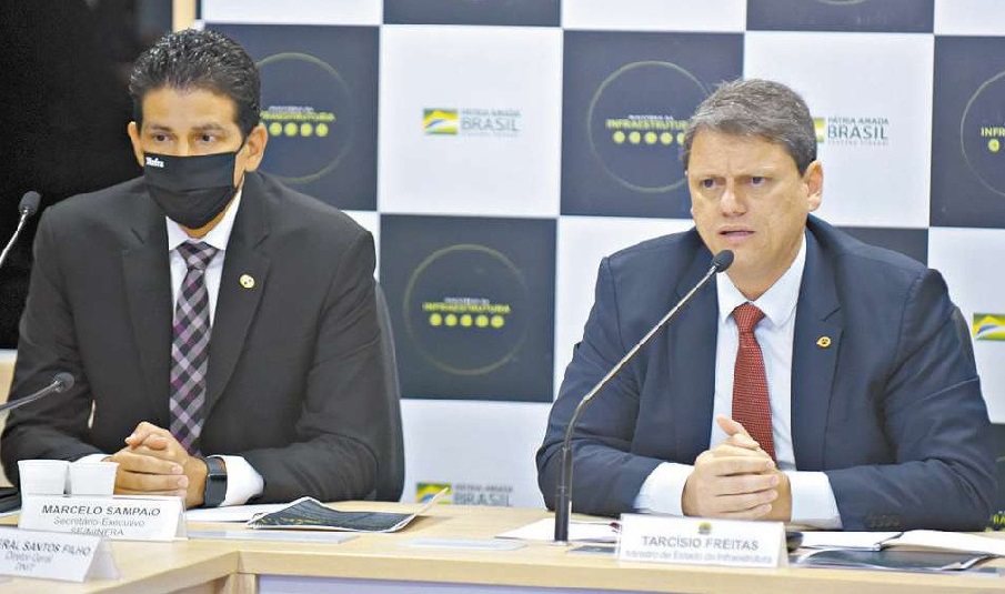 Leilões em portos devem render R$ 5,9 bi