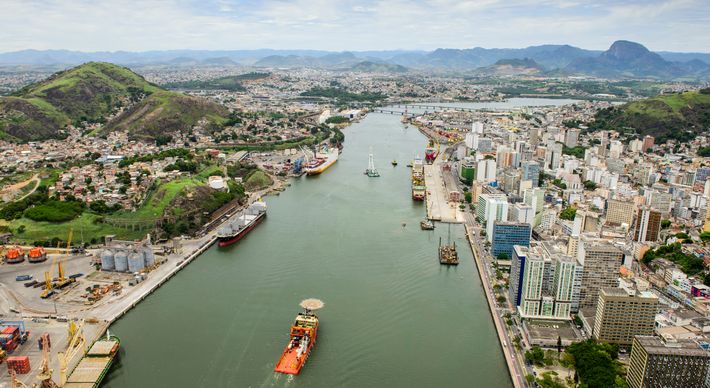 ES oferece servidores à União para destravar cargas no Porto de Vitória