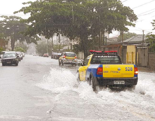 Defesa Civil teme problemas com chuva em Santos