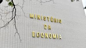 Governo estuda adiar imposto de novo para dar fôlego a empresas