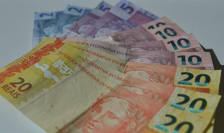 Governo quer auxílio rebatizado, com 3 parcelas de R$ 200 e exigência de curso