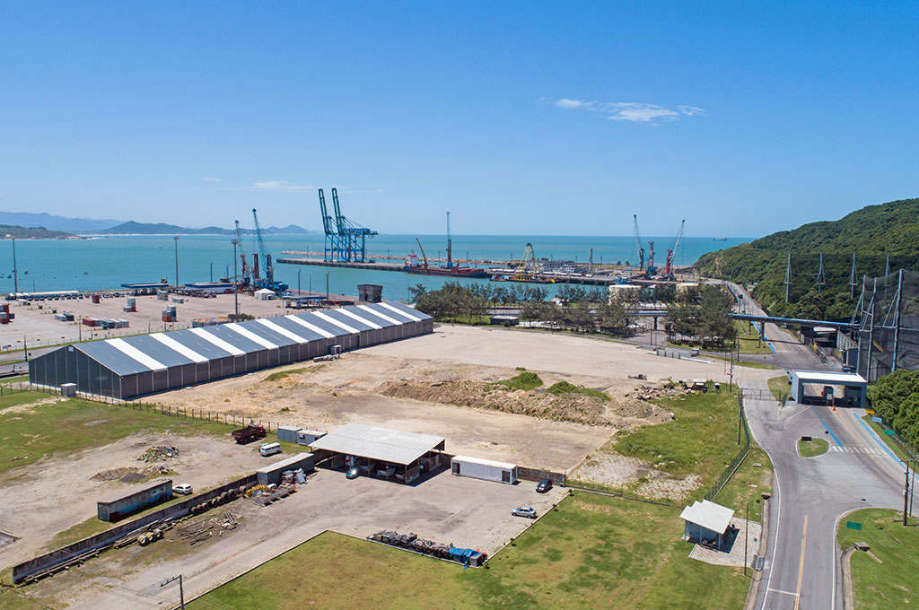 Porto de Imbituba amplia estrutura com novo armazém de granéis sólidos