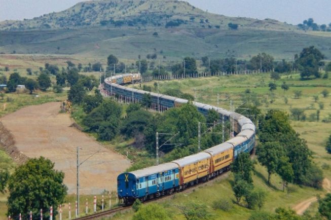 Índia anuncia o maior investimento da história do país em ferrovias