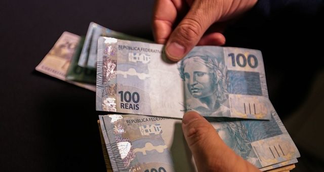 Novo auxílio emergencial vai suspender regras fiscais