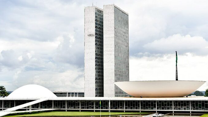 Senadores travam marco das ferrovias