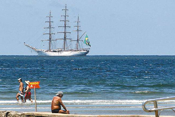 Competição traz veleiro Cisne Branco ao Porto de Santos