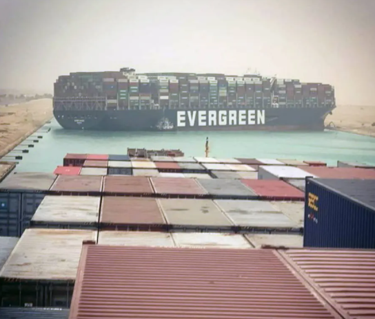 As pandemias e o navio de Suez
