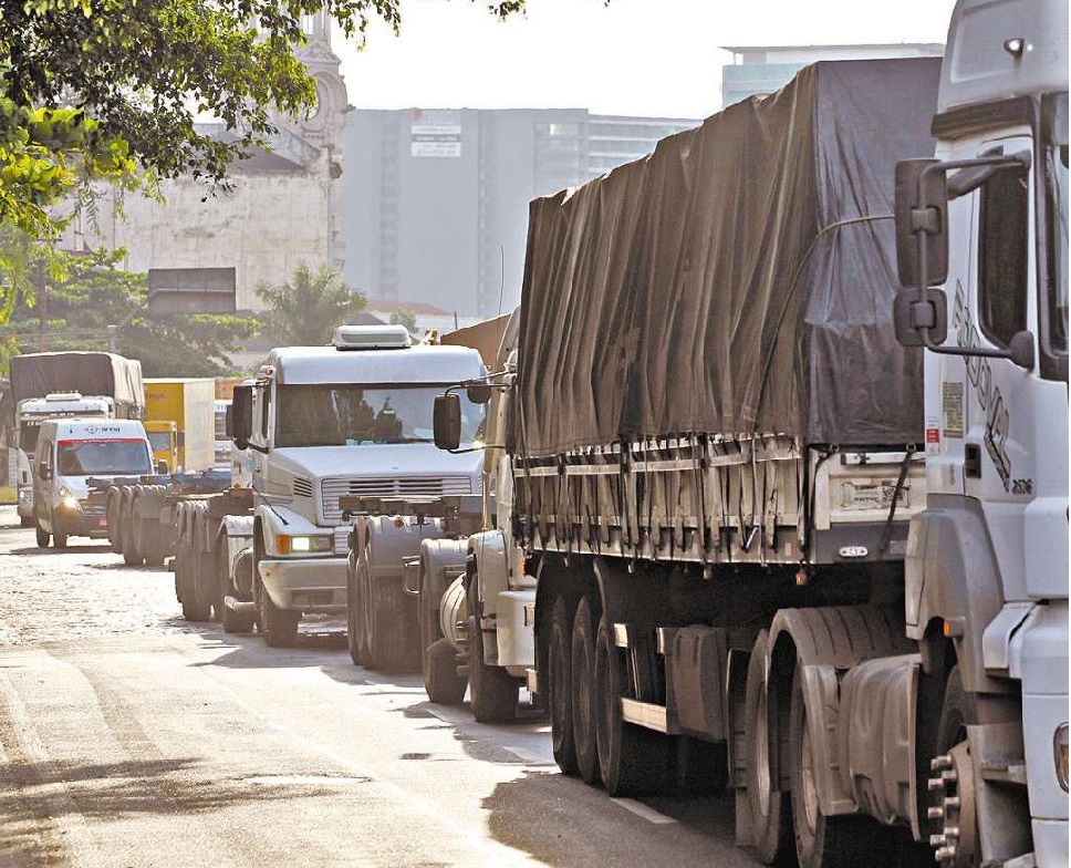 SPU estuda repassar áreas para estacionamento de caminhões