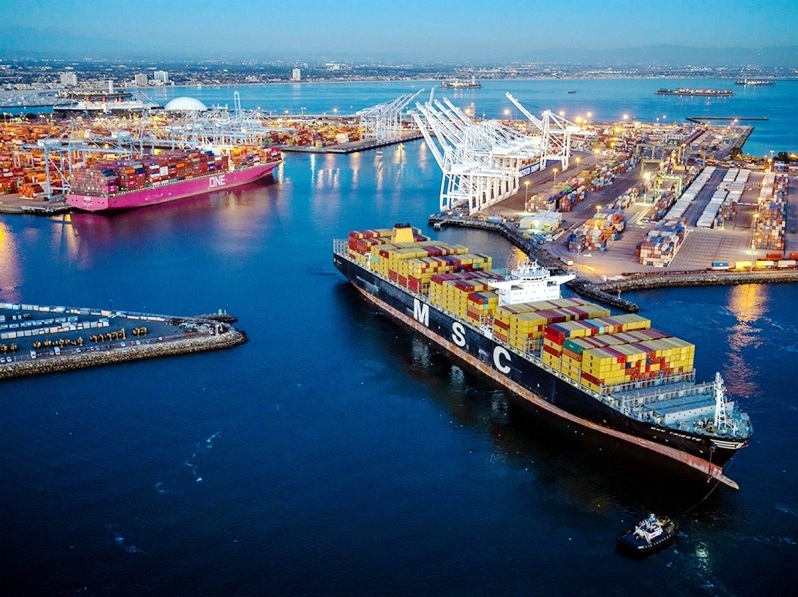 O porto de Long Beach, nos Estados Unidos, registra o fevereiro mais movimentado de sua história