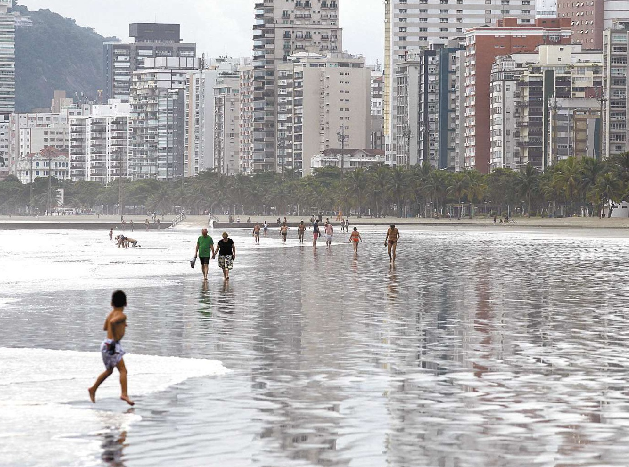 Região fechará praias e escolas