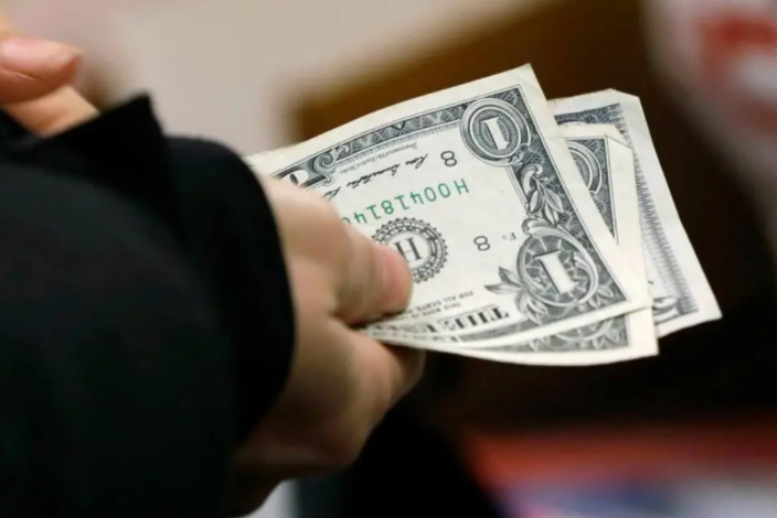 Bolsa desaba e dólar vai a R$5,59