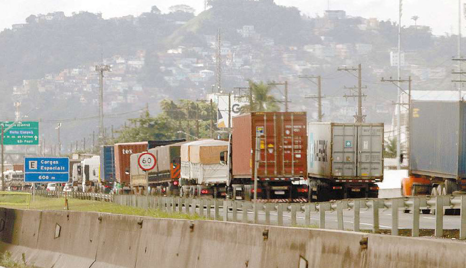Pátios de caminhões têm novo regramento