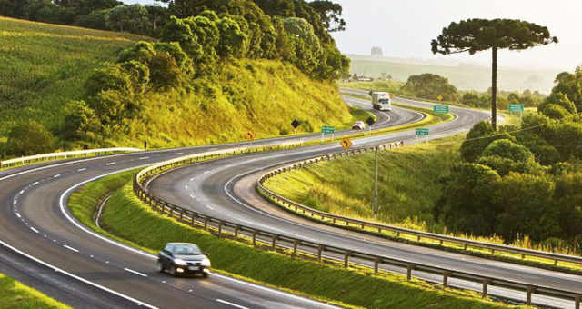 Bolsonaro assina decreto que prevê modernização de rodovias federais