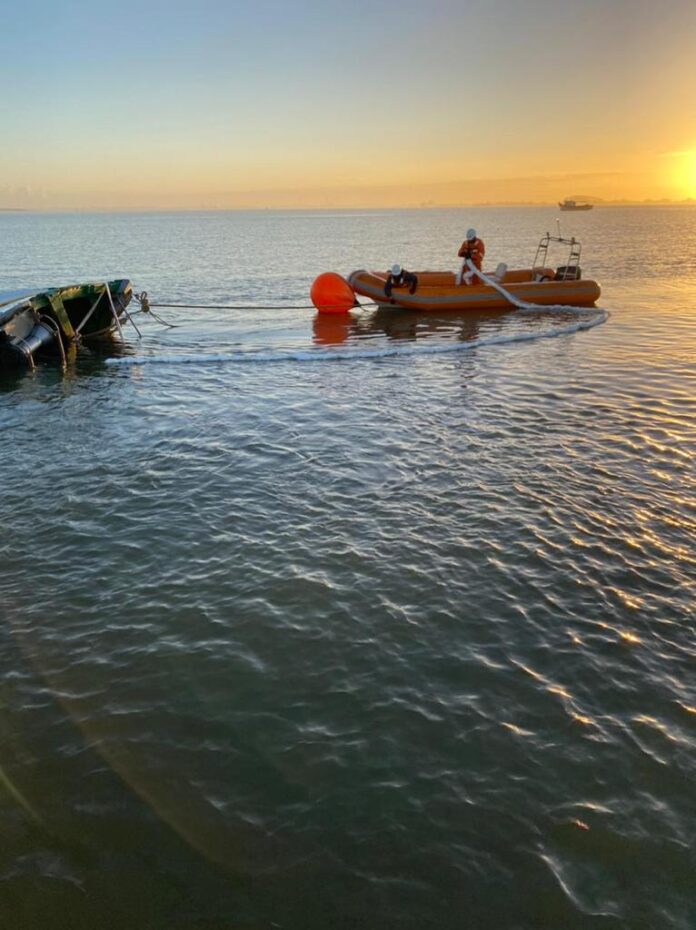 Portos RS e Capitania dos Portos trabalham para evitar possíveis danos ambientais causados pelo acidente