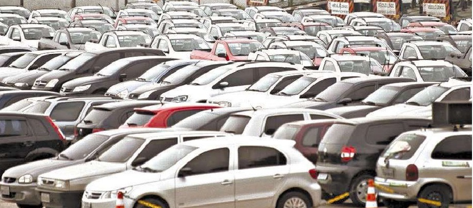 Covid e falta de peças paralisam metade das montadoras no País