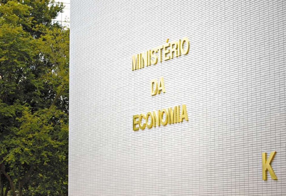 Tesouro alerta para risco de paralisia de serviços públicos