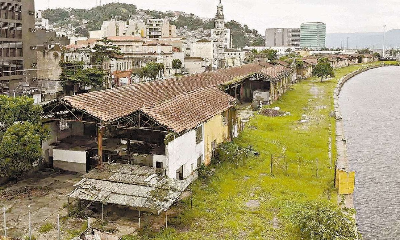 Câmara debate cessão de armazéns