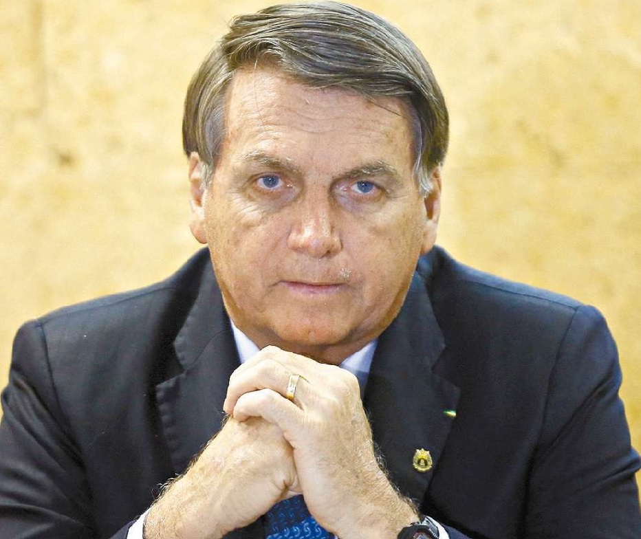 Bolsonaro sanciona lei que viabiliza redução de salários